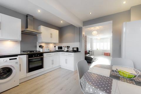 5 Maple Crescent, Sidcup, DA15 9LT