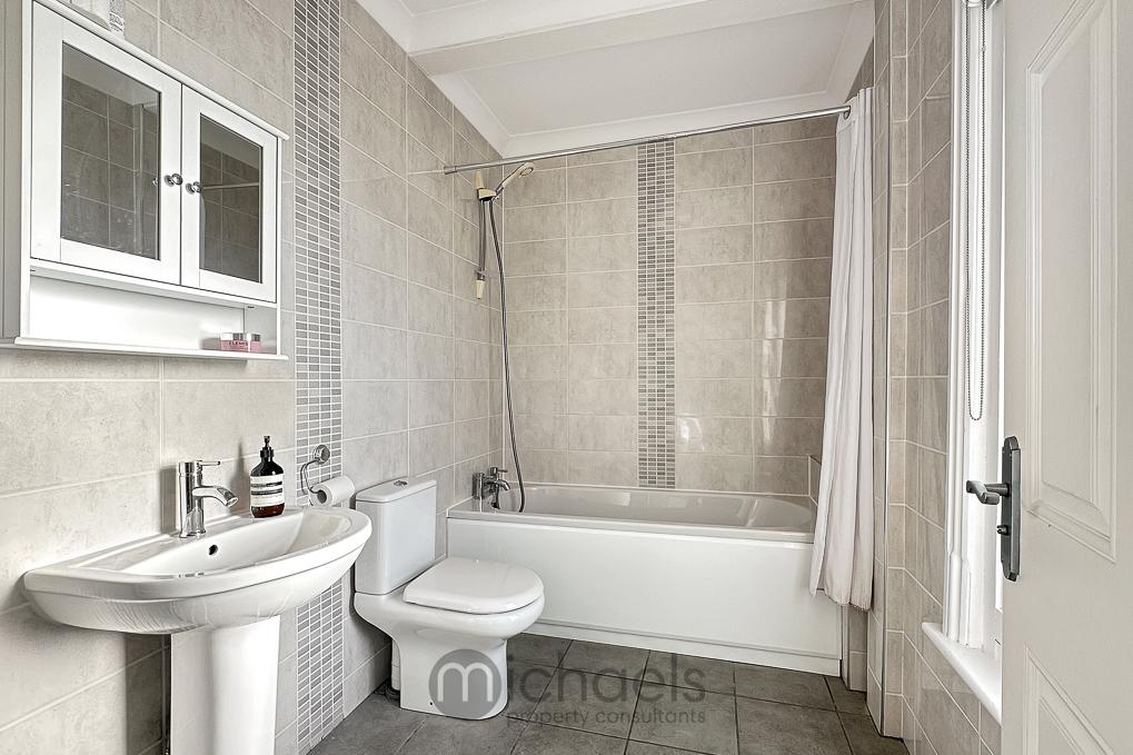 En-Suite Bathroom