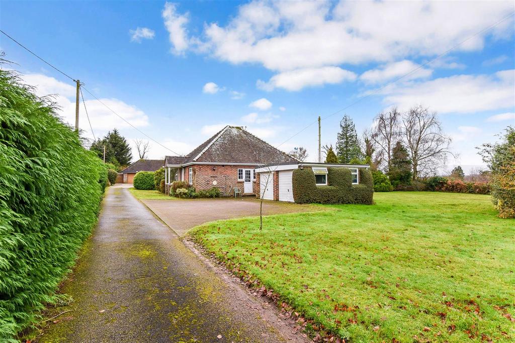 Hill Brow Road, Liss, Hampshire 2 bed detached bungalow for sale £775,000