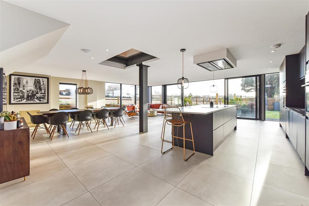 Little Hyden Lane, Old Clanfield 4 bed semidetached house for sale £