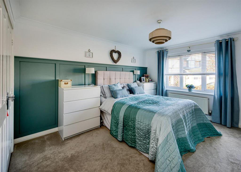 17 Holendene Way-bed1b.jpg