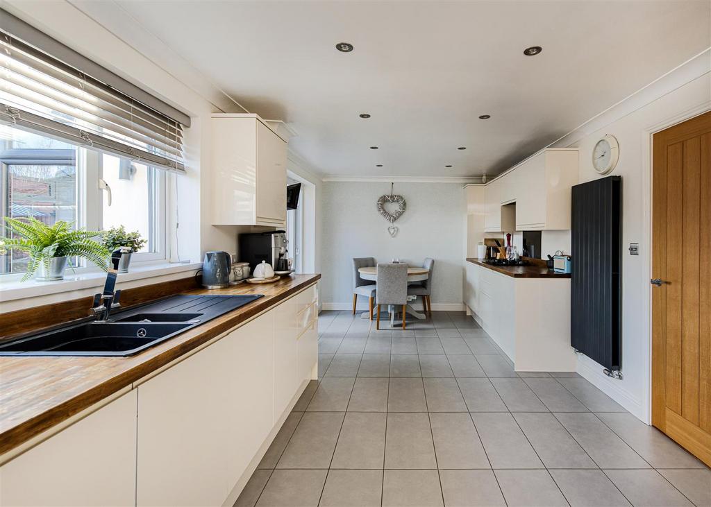 17 Holendene Way-kitchen2.jpg
