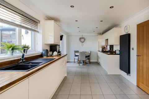 17 Holendene Way, Wombourne, Wolverhampton, WV5 8EP