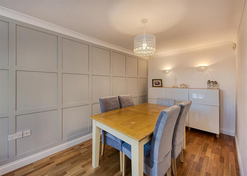 17 Holendene Way-dining2.jpg