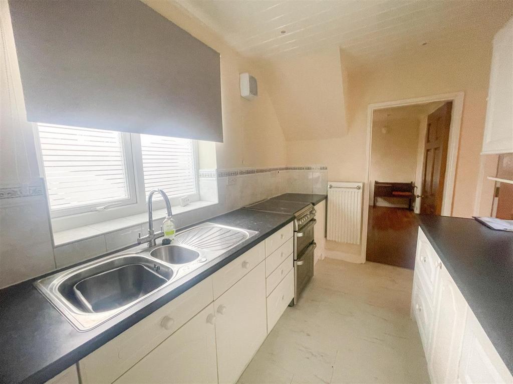 Victoria Park Road, Buxton 4 bed semidetached house for sale £239,950