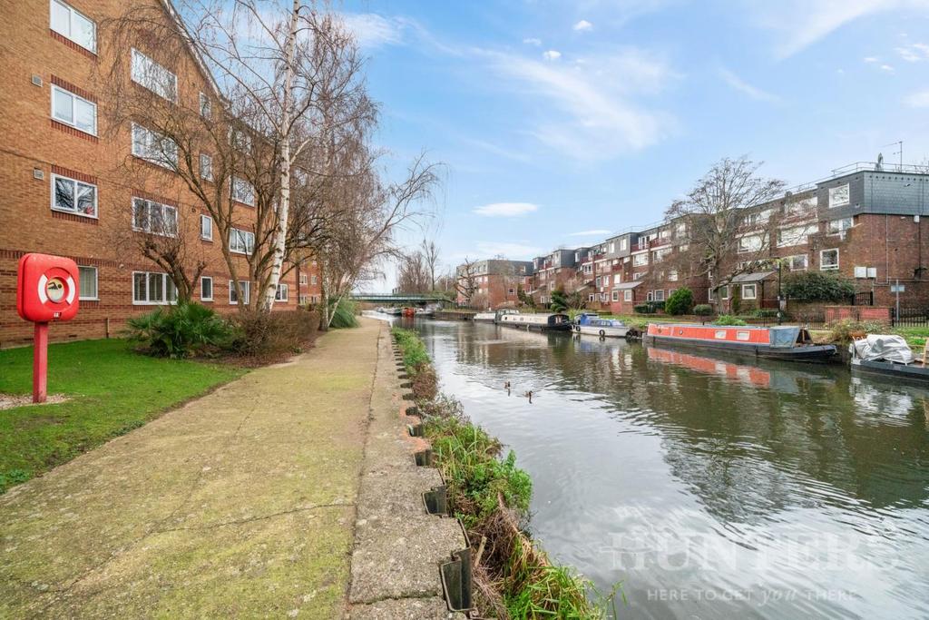 137 Bream Close N17 9 DQ-3.jpg