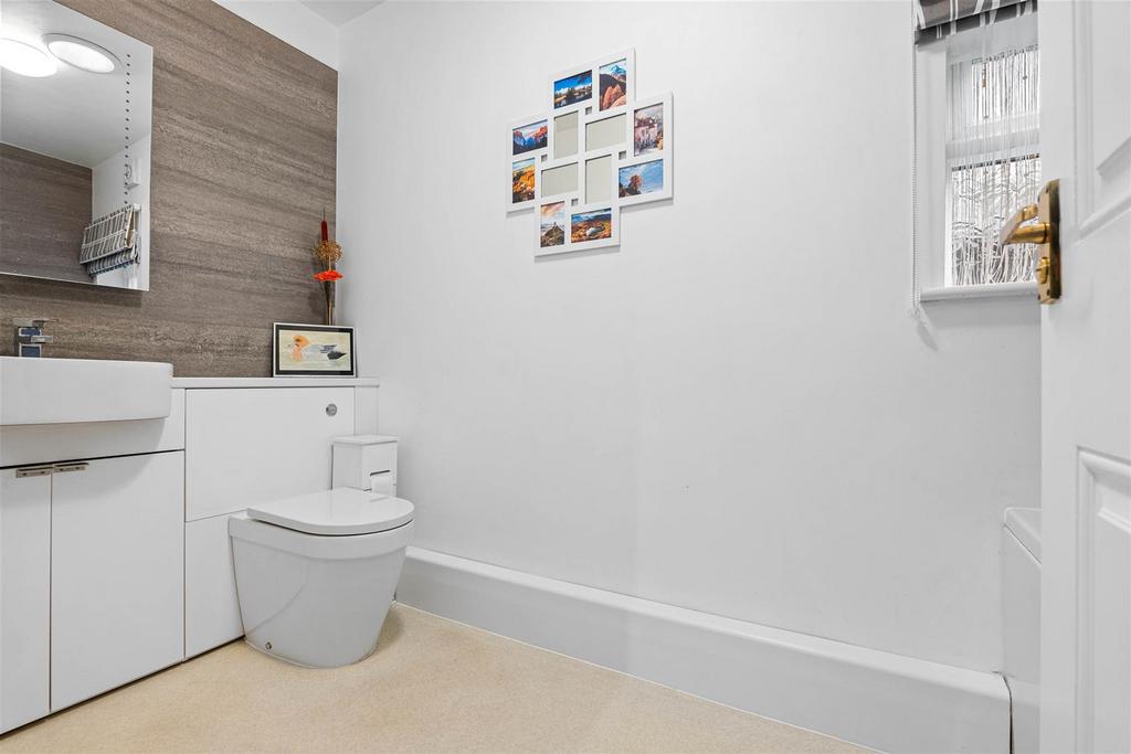 Desford - Cloakroom.jpg