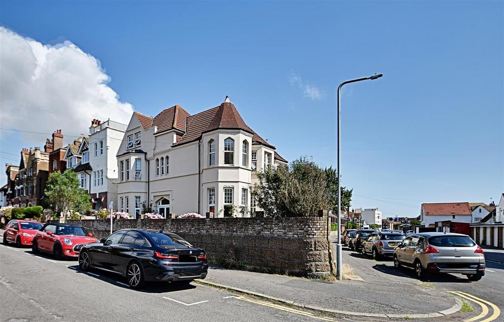Dorset Road South, BexhillOnSea 5 bed detached house for sale £595,000