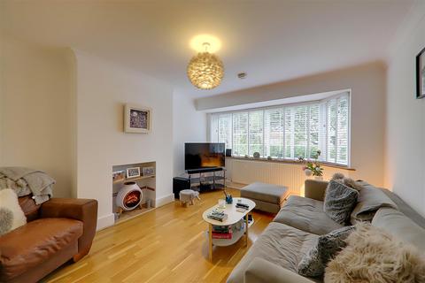 5 Rectory Gardens, Worthing, BN14 7TE