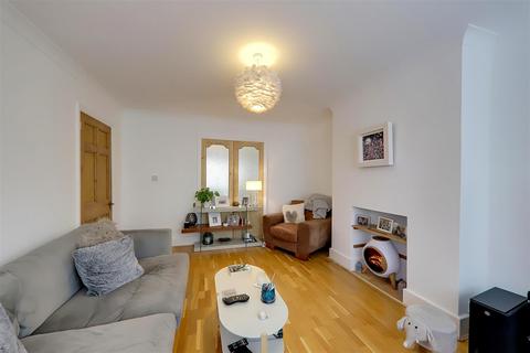 5 Rectory Gardens, Worthing, BN14 7TE