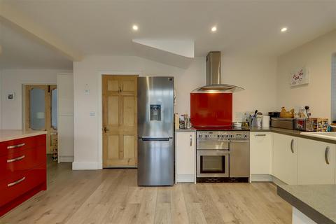 5 Rectory Gardens, Worthing, BN14 7TE