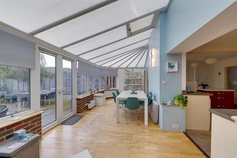 5 Rectory Gardens, Worthing, BN14 7TE