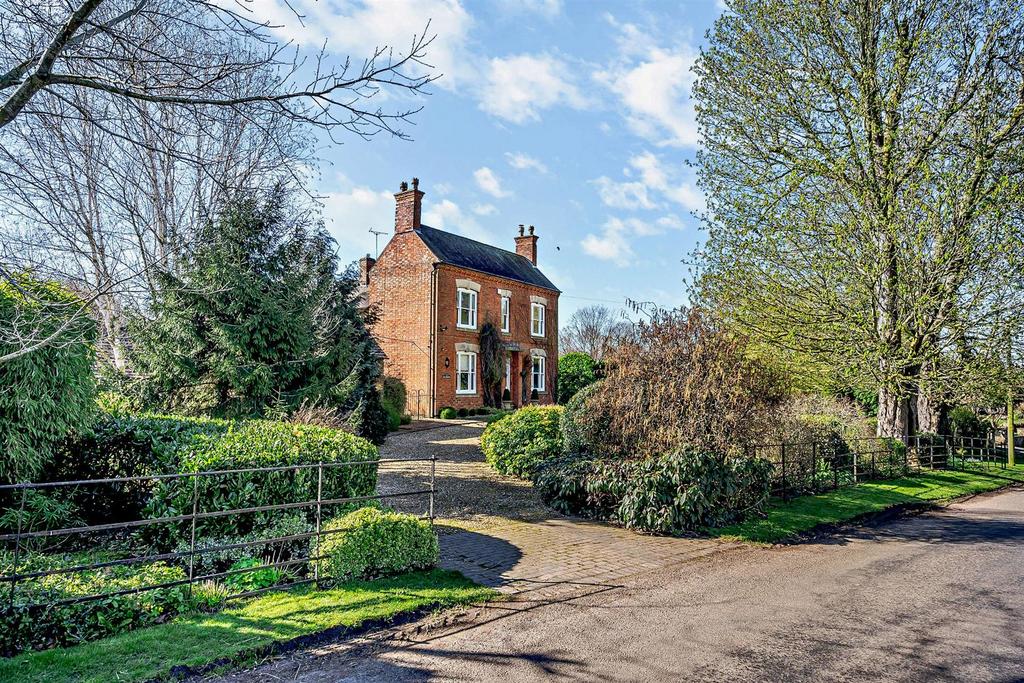 The Chestnuts, Burton Overy, Leicestershire 5 bed detached house for