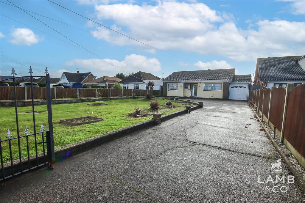 Point Clear Road, St. Osyth CO16 3 bed detached bungalow for sale £