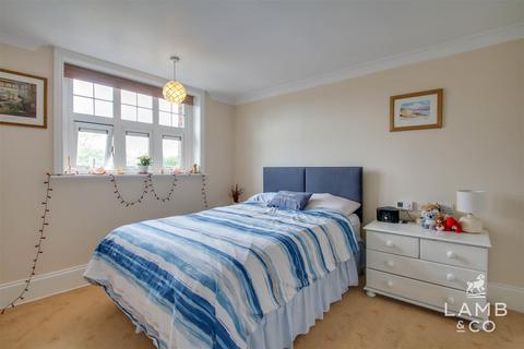 1 bedroom flat for sale, The Esplanade, Frinton-On-Sea CO13