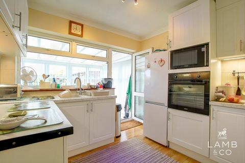 15 Chaucer Close, Jaywick, Clacton-on-sea, CO15 2PZ