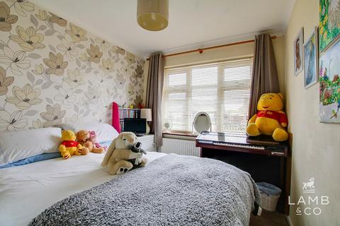 15 Chaucer Close, Jaywick, Clacton-on-sea, CO15 2PZ