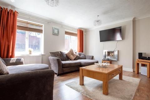 4 Cotswold Drive, Wellingborough, NN8 2JB