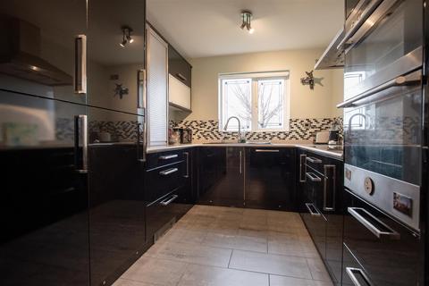 4 Cotswold Drive, Wellingborough, NN8 2JB