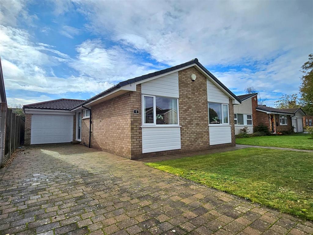 Audley Close, Lytham 2 bed detached bungalow £425,000
