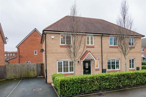 4 bedroom semi-detached house to rent, Heyfields, Worsley, M28