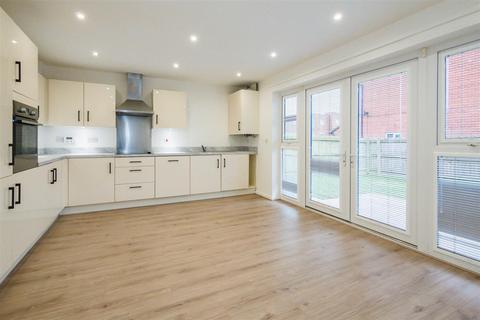 4 bedroom semi-detached house to rent, Heyfields, Worsley, M28