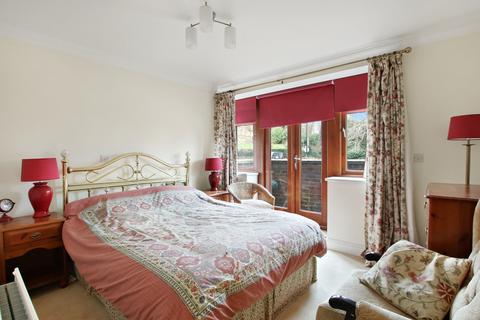 2 bedroom flat for sale - Lewes Road, East Grinstead, RH19