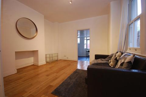 2 bedroom flat to rent, Coverton Road, Tooting Broadway SW17