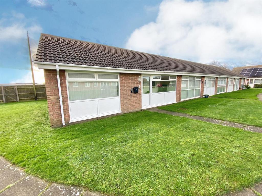 Kessingland Cottages, Kessingland 2 bed chalet for sale £130,000
