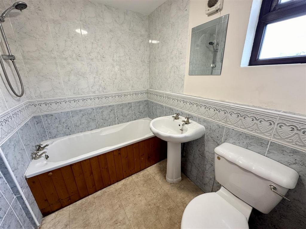 Bathroom.JPEG