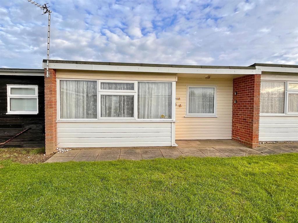 Sundowner, Newport Road, Hemsby 2 bed chalet for sale £29,950