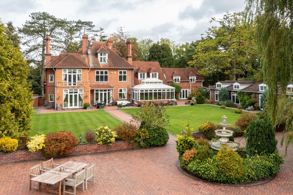 Earlswood Road, Dorridge, Solihull, West Midlands, B93 8 bed village