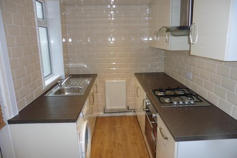 2 bedroom terraced house to rent, Cross Street, Briercliffe, BB10