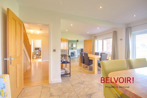 6 Chartwell Close, Hempsted, Gloucester, GL2 5XA