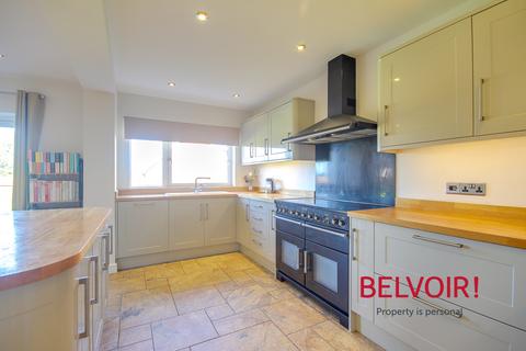 6 Chartwell Close, Hempsted, Gloucester, GL2 5XA