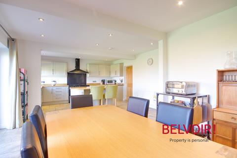 6 Chartwell Close, Hempsted, Gloucester, GL2 5XA