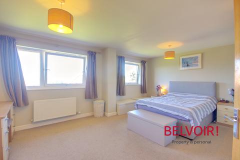 6 Chartwell Close, Hempsted, Gloucester, GL2 5XA