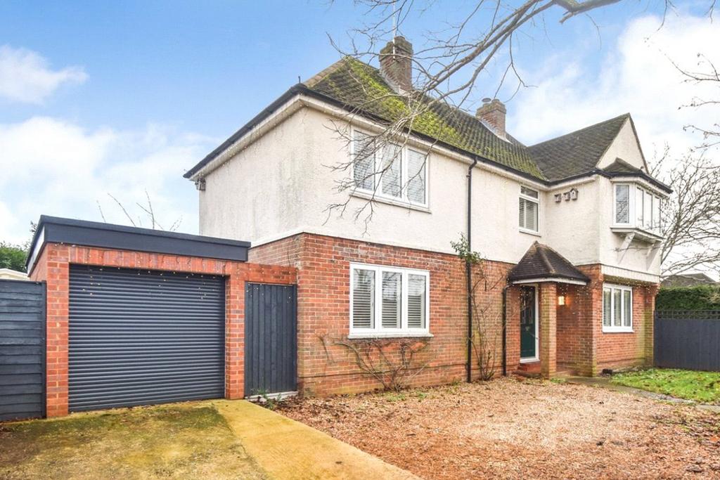 Ashdene Crescent, Guildford GU12 4 bed detached house for sale £675,000