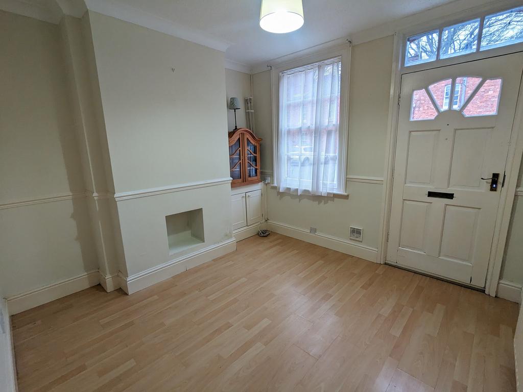 Barracks Square, Grantham, NG31 2 bed terraced house £685 pcm (£158 pw)