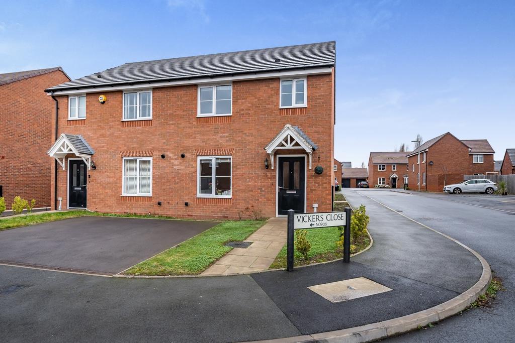 2 Vickers Close, Halesowen 3 bed semidetached house for sale £310,000