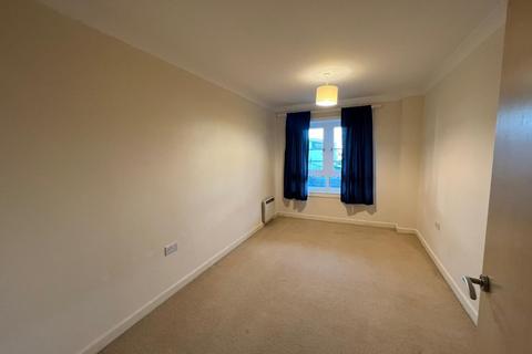 2 bedroom flat to rent, Buckingham Avenue, Slough