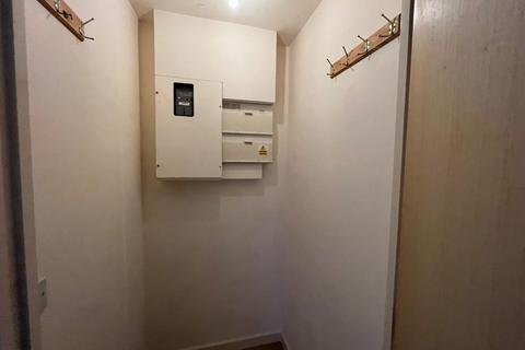 2 bedroom flat to rent, Buckingham Avenue, Slough