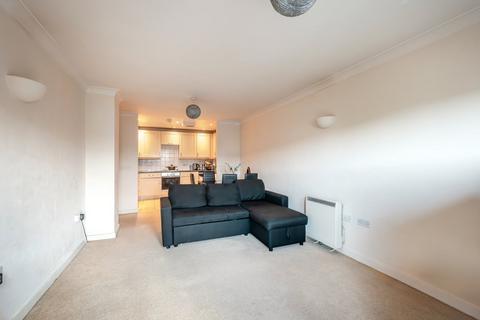 2 bedroom flat for sale, Buckingham Avenue, Slough