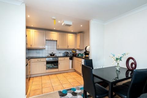 2 bedroom flat for sale, Buckingham Avenue, Slough