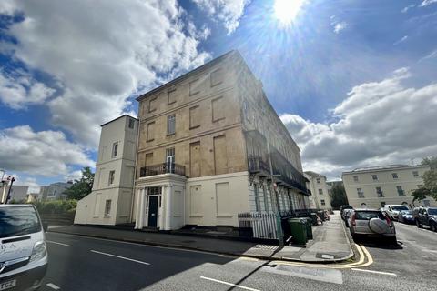Flat 5, 9 Berkeley Place, Cheltenham, GL52 6DB