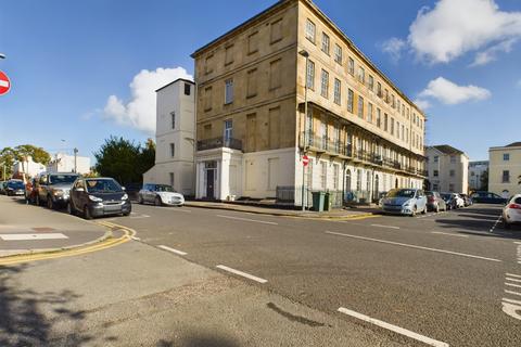 Flat 5, 9 Berkeley Place, Cheltenham, GL52 6DB