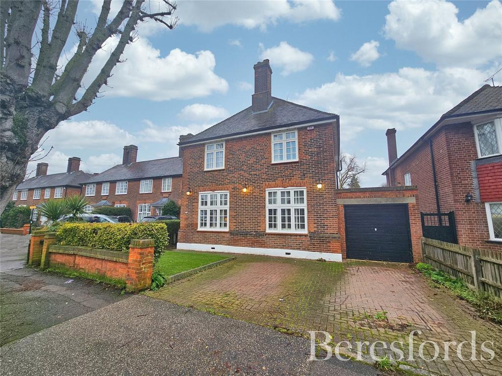 Squirrels Heath Avenue, Gidea Park, RM2 5 bed detached house for sale