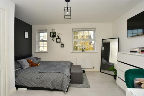 6 bedroom detached house for sale, Amethyst Drive, Sittingbourne, Kent