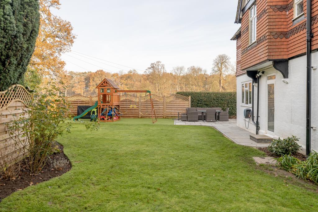 Prince of Wales Road, Outwood, Redhill, Surrey, RH1 4 bed detached