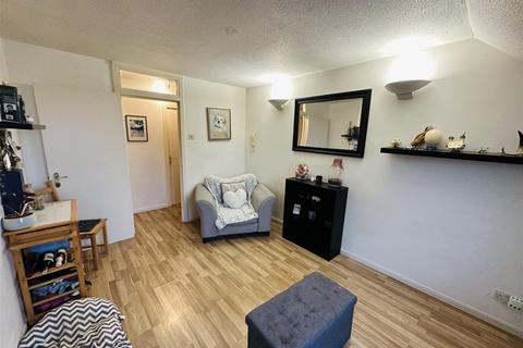 2 bedroom apartment for sale, Springwood Crescent, Edgware, HA8 8SE